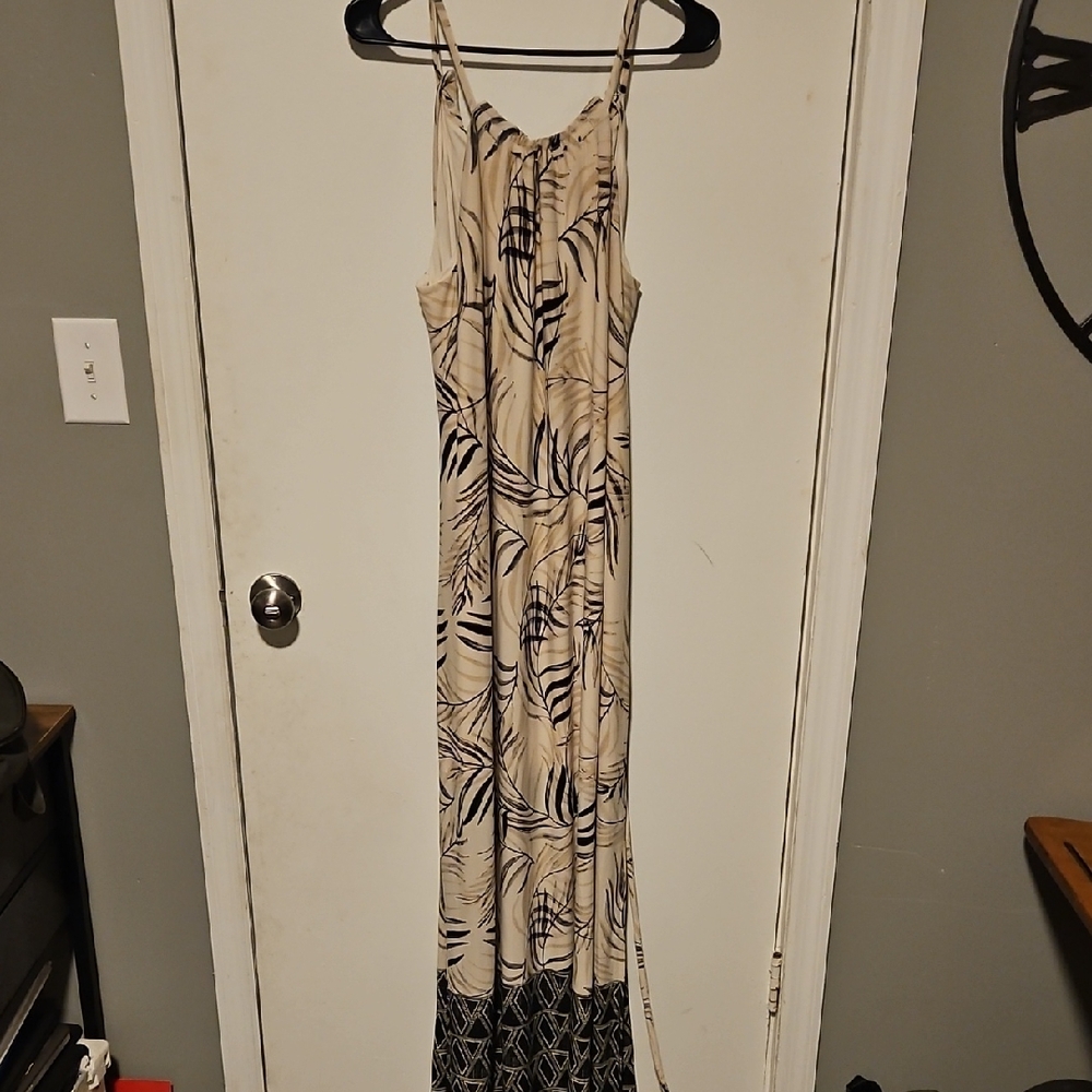Elegant Cream and Black Maxi Dress